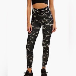 FP Movement Go To Printed Leggings 🔥